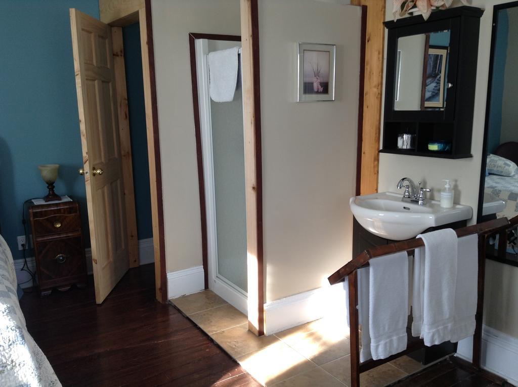 Gil Ann Bed & Breakfast Saint-André-Avellin Oda fotoğraf