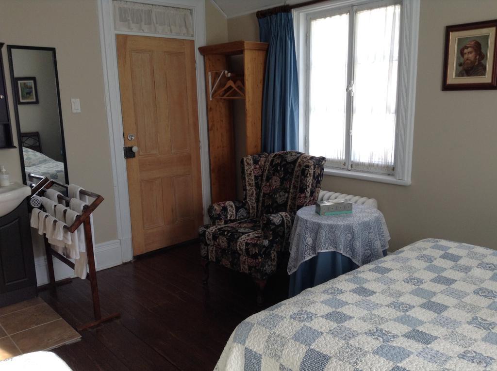 Gil Ann Bed & Breakfast Saint-André-Avellin Oda fotoğraf