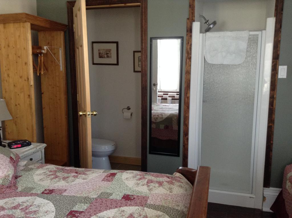 Gil Ann Bed & Breakfast Saint-André-Avellin Oda fotoğraf